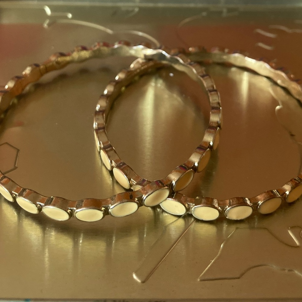 ◂Pair of Premiere Design bangle bracelets▸